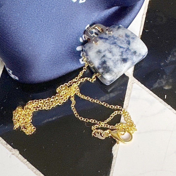 Sodalite carved hand bag pendant Vermeil gold 925 stamped/healing crystals - Picture 5 of 9